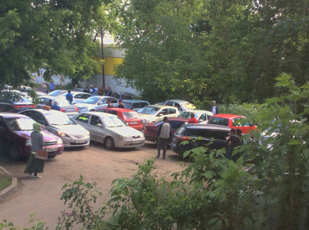 Парковка летом.jpg Парковка летом.jpg