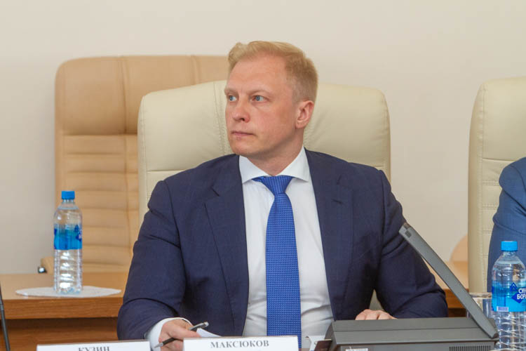 Депутат ЗС от ЕР Михаил Максюков. Источник фото — пресс-служба ЗС Депутат ЗС от ЕР Михаил Максюков. Источник фото — пресс-служба ЗС