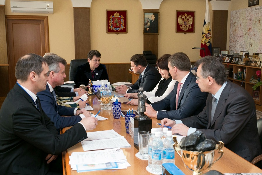 Орлова и почтовики.jpg