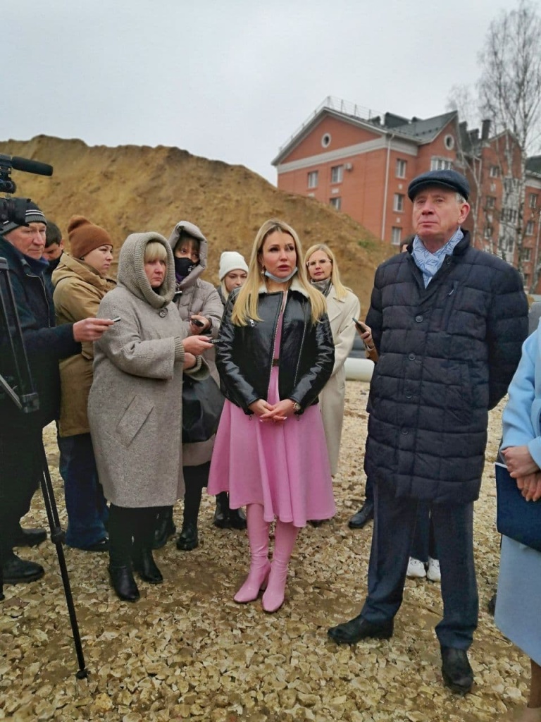 Розовая юбка. Школа. Ковров. Подрядчик
