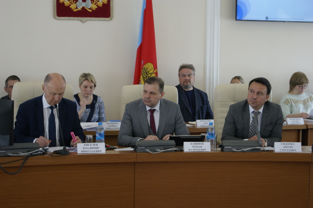 Роман Кавинов посередине.JPG