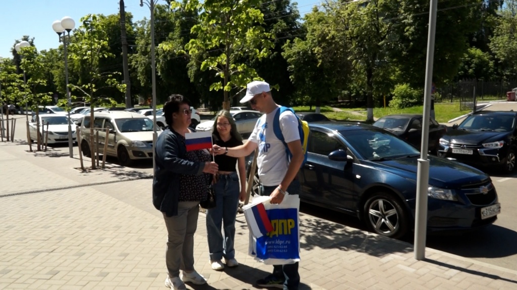Во Владимирской области ЛДПР поздравила с Днём России, фото - партийной пресс-службы Во Владимирской области ЛДПР поздравила с Днём России, фото - партийной пресс-службы